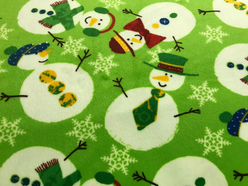 SNOWMAN ON GREEN (MINKY)