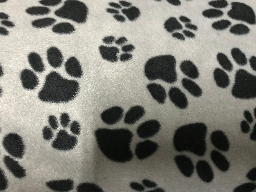 BLACK PAWS ON SILVER GREY