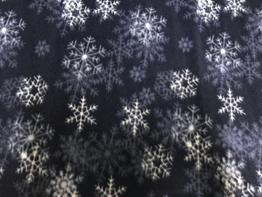 SNOWFLAKES ON DEEP NAVY